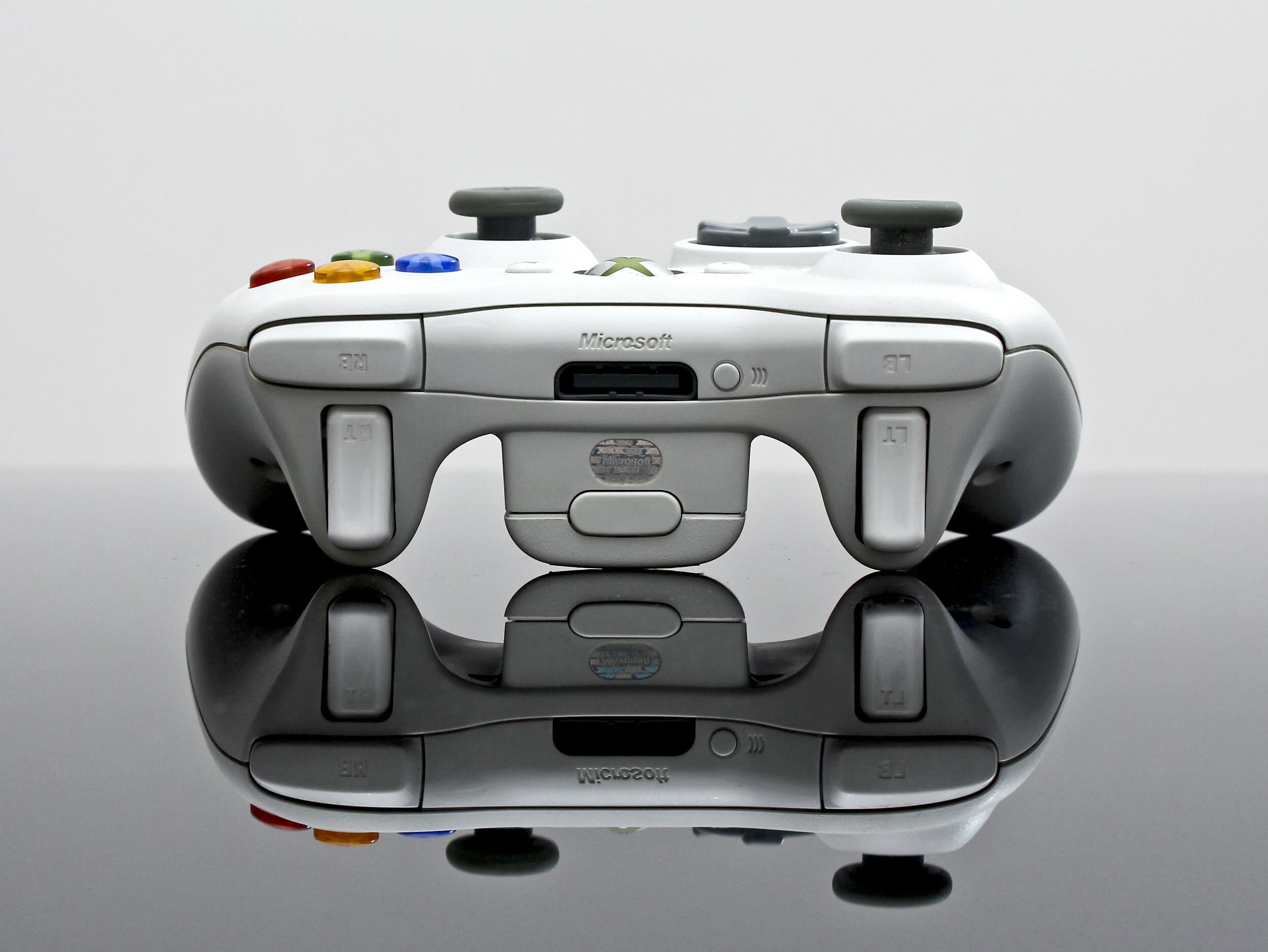 Whiteout: Sleek Game Controllers That Stand Out